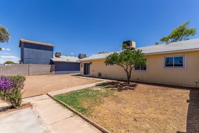 Building Photo - ? Newly Remodeled! 3-Bed/2-Bath in North P...