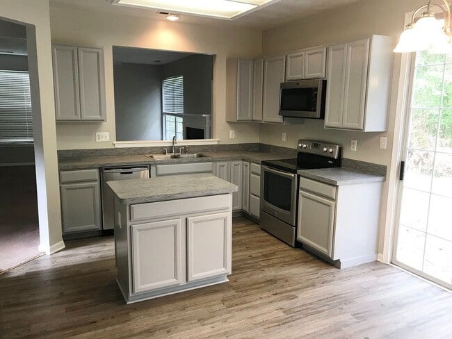 Building Photo - Oakbrooke Meadows