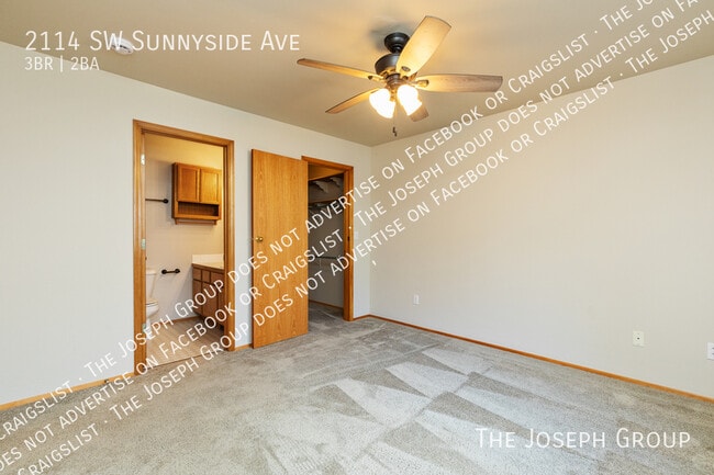 Building Photo - 2114 SW Sunnyside Ave