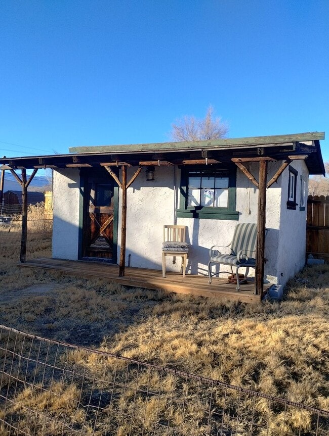 Building Photo - Cozy Studio Cabin with fenced yard.