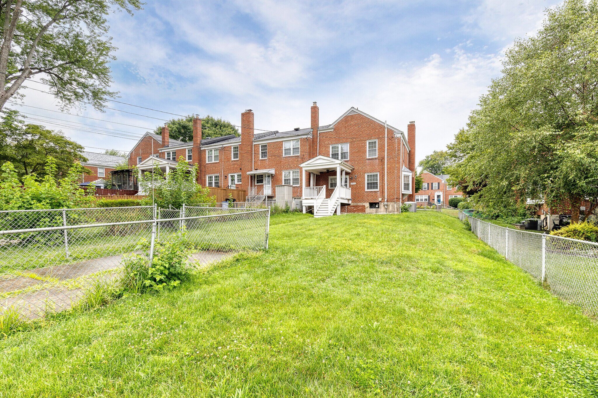 Building Photo - 1517 Dellsway Rd