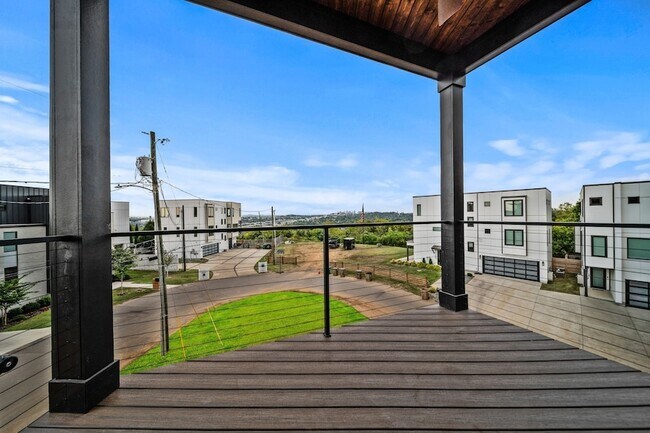 Building Photo - 6011 Hill Cir Dr