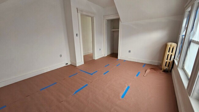 Building Photo - Must see! BRAND NEW RENOVATION! In-Unit La...