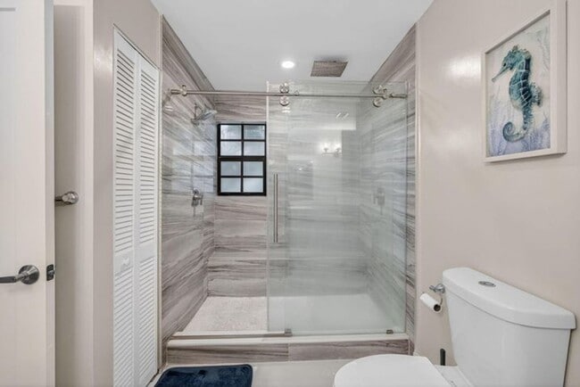 Building Photo - 2320 Treasure Isle Dr