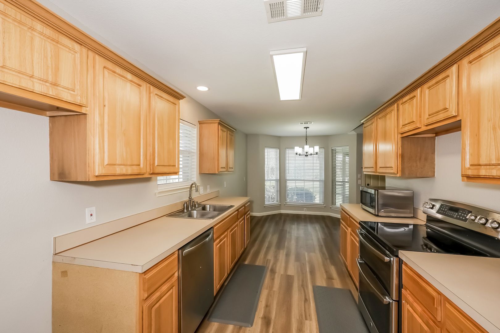 Building Photo - 321 Meadow Park Dr