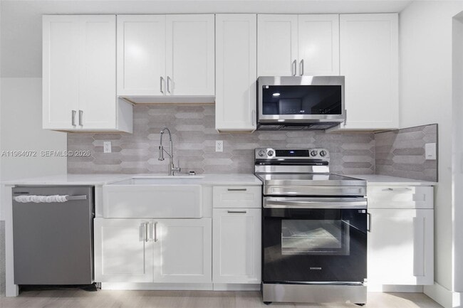 Building Photo - 3548 SW 16th Ct