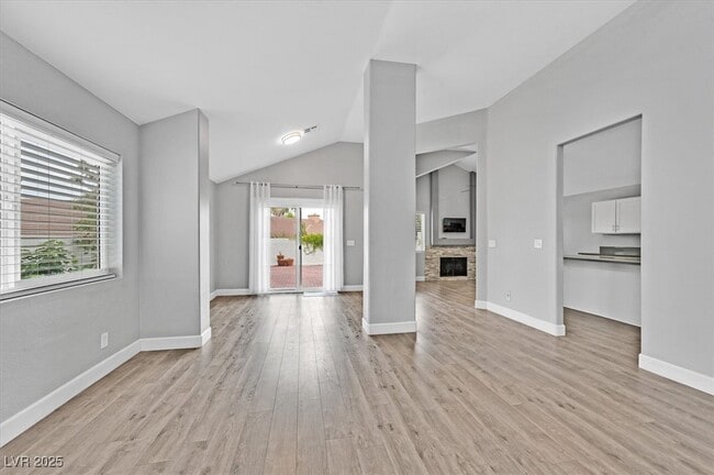 Building Photo - 262 Westwind Rd