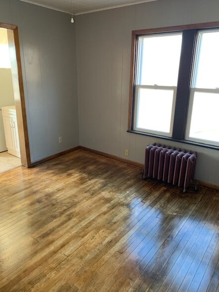 Primary Photo - 1321 8th Ave N