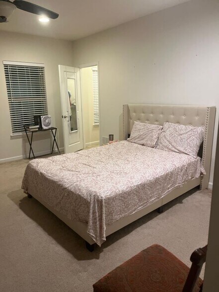 Building Photo - 42115 Piebald Square