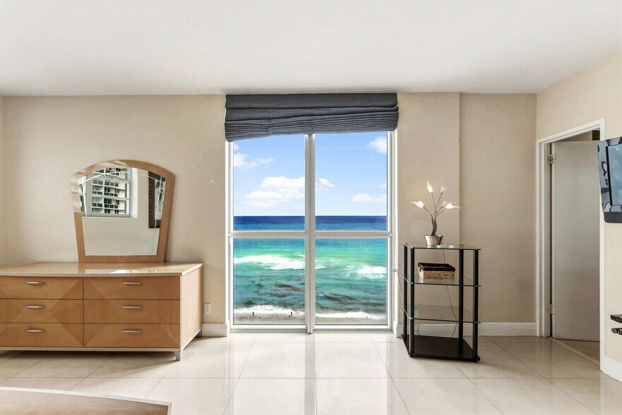 Building Photo - 3801 S Ocean Dr