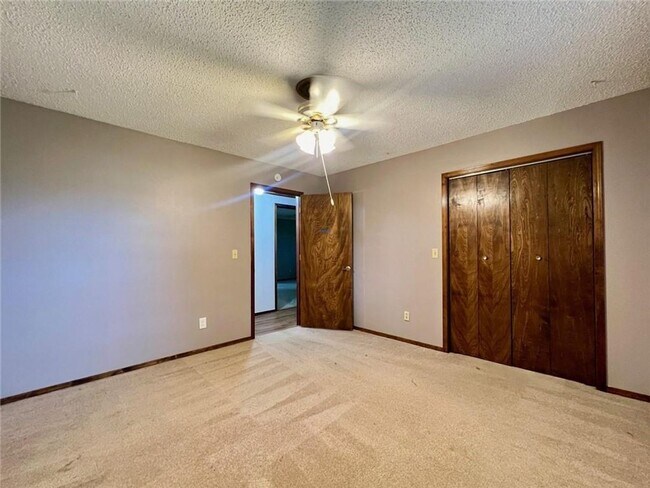Building Photo - 3 bedroom 2 bath home for lease