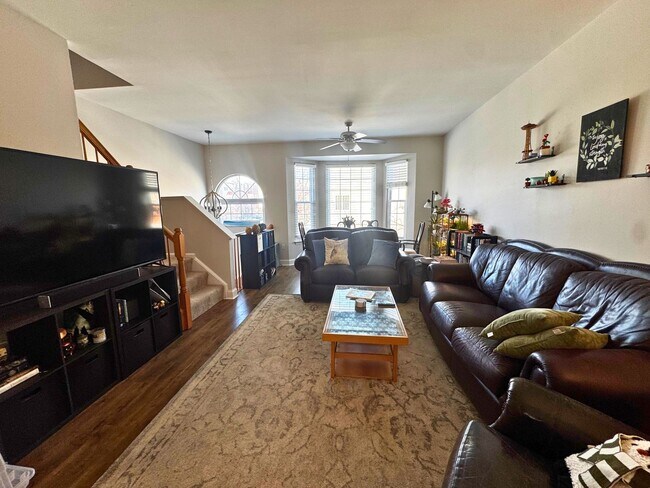 Building Photo - Well-Located 3BR, 2-Full, and 2-Half Bath Townhouse w/ One-Car Garage in Sterling, VA