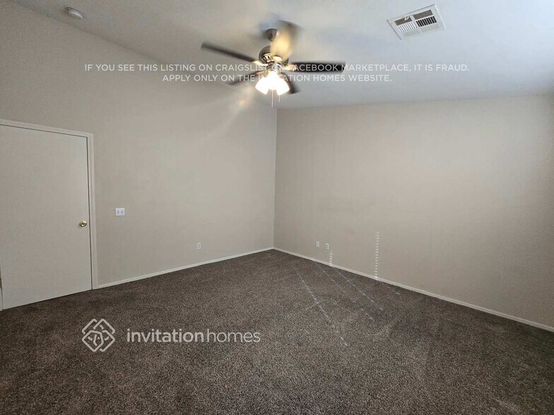 Building Photo - 5912 Trumbull St