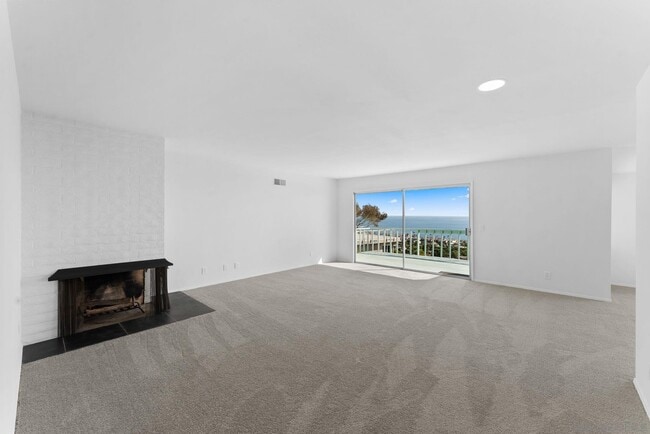 Building Photo - 5995 La Jolla Corona Dr