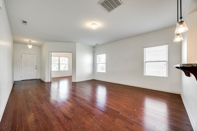 Building Photo - 826 Summerlake Dr