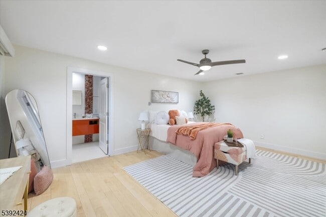 Building Photo - 827 Alden Rd