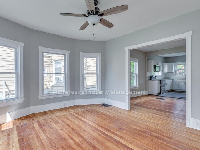 Building Photo - 116 W Main St