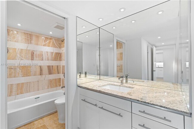 Building Photo - 1301 NE Miami Gardens Dr