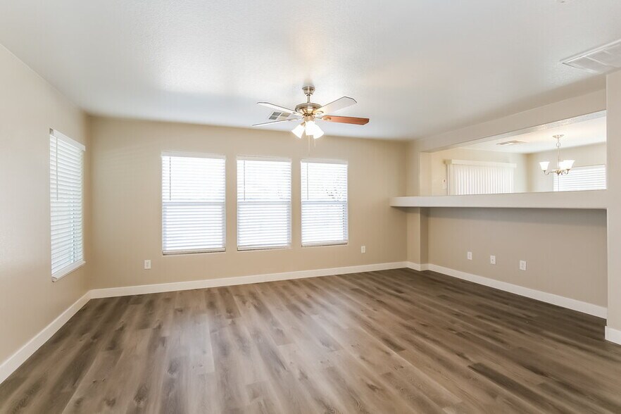 Building Photo - 2420 Cockatoo Dr