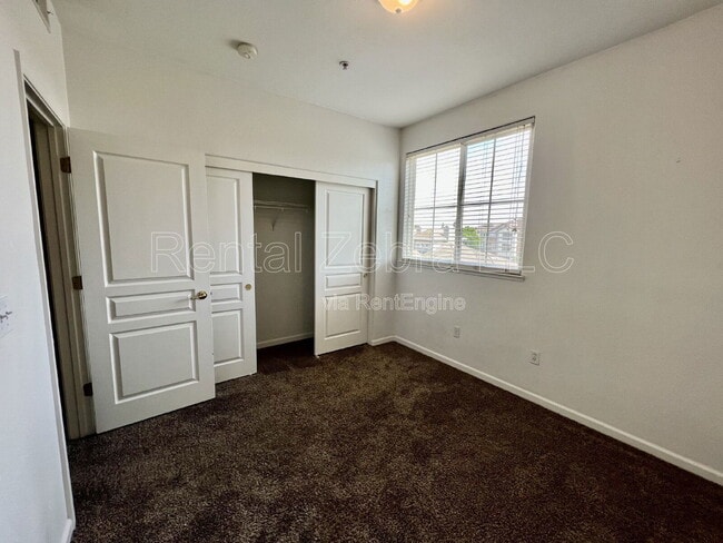 Building Photo - 1360 Shady Ln