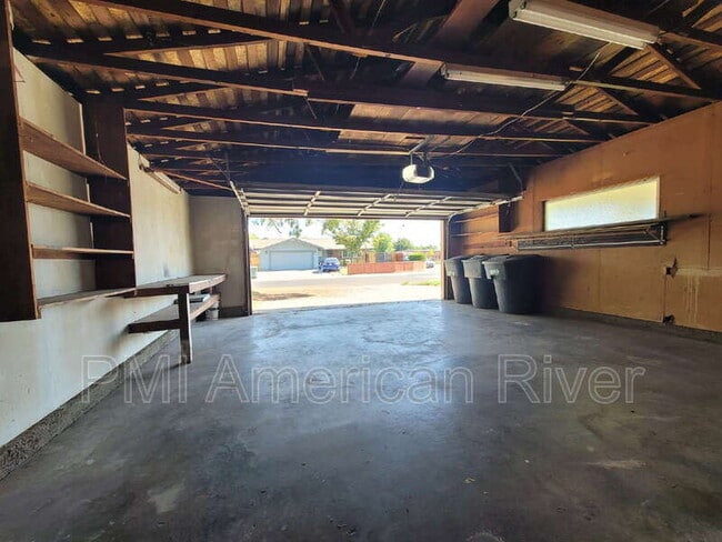 Building Photo - 9060 Talisman Dr