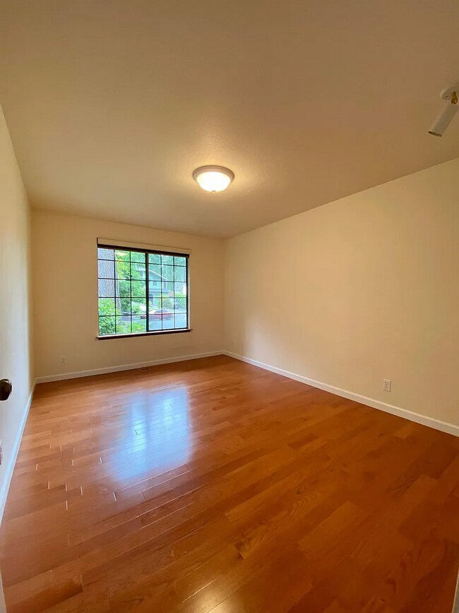 1st floor bedroom with closet - 6801 119th Pl SE
