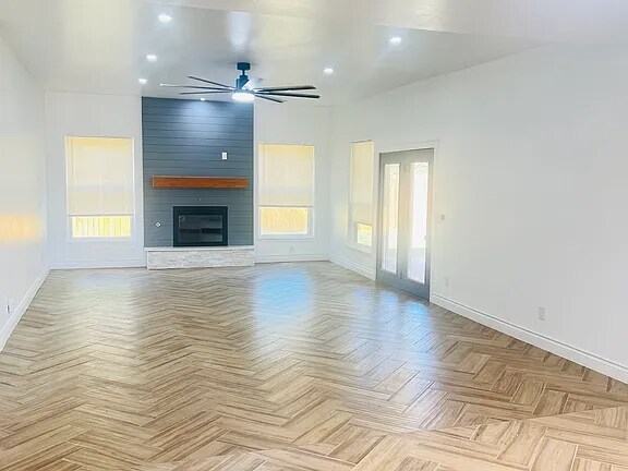 Building Photo - 4041 Thunderbird Dr