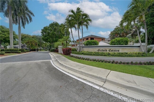 Building Photo - 8171 Hampton Wood Dr
