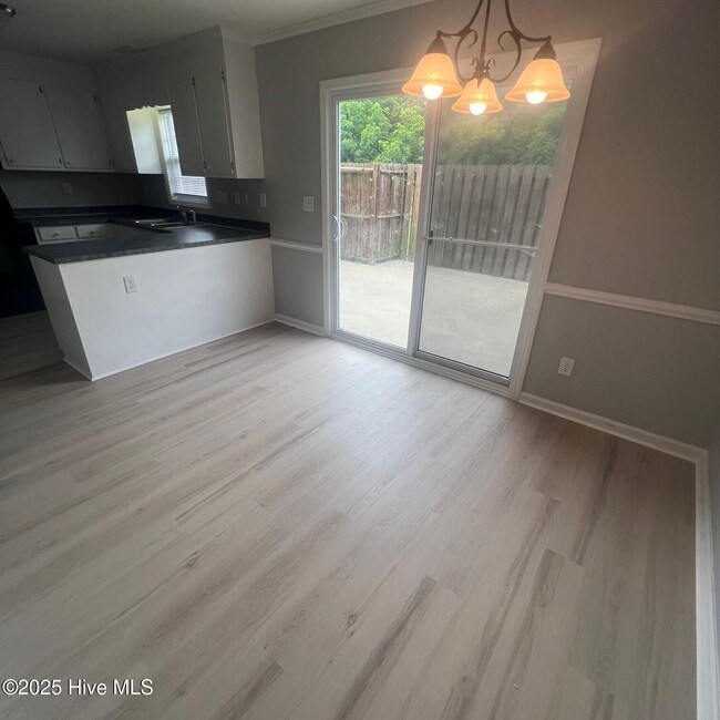 Building Photo - 2355 Vineyard Dr
