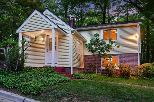 Building Photo - 3 Bed 1.5 Bath - Takoma Park Cottage - Mov...
