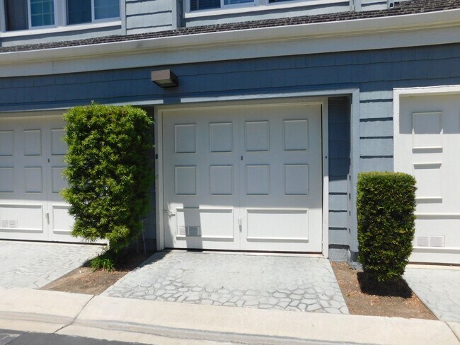 Building Photo - Beautiful Remodeled 2 Bed 2.5 Bath Condo in Pacific Ranch