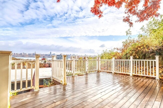 Building Photo - 9017 Riverside Pl