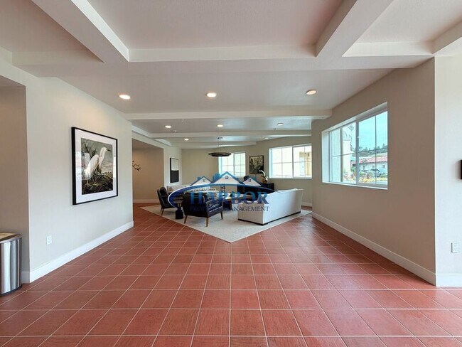 Building Photo - 927 Deep Valley Dr