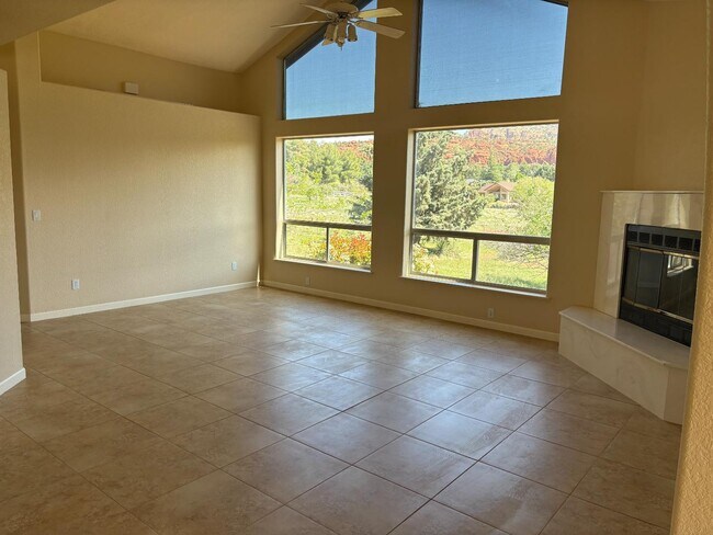 Building Photo - 60 Tilley Ln