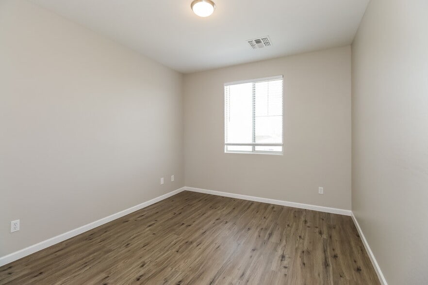 Building Photo - 1238 E Julian Dr