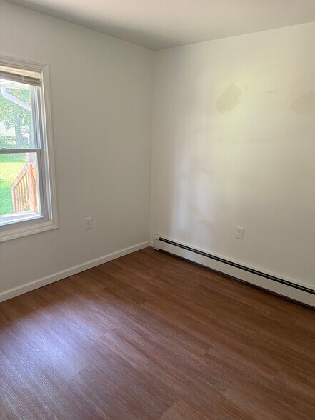 Building Photo - 34 E Lamoka Ave