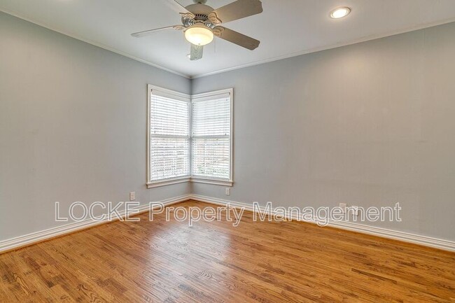 Building Photo - 3528 Rogers Ave