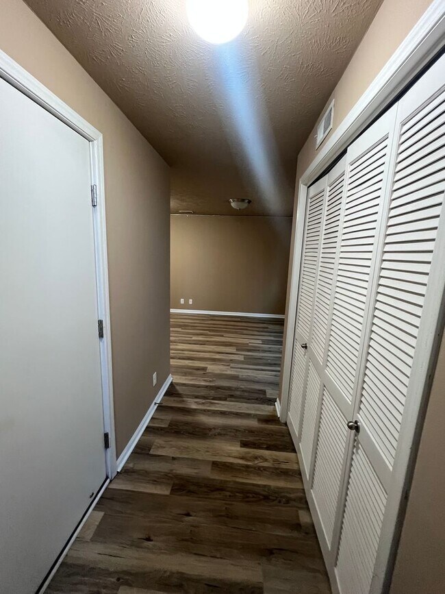 Building Photo - 1/2 month off moving special if move in prior to 03/15/2026 - Beautiful 3 bed 2 bath house w 2 ca...