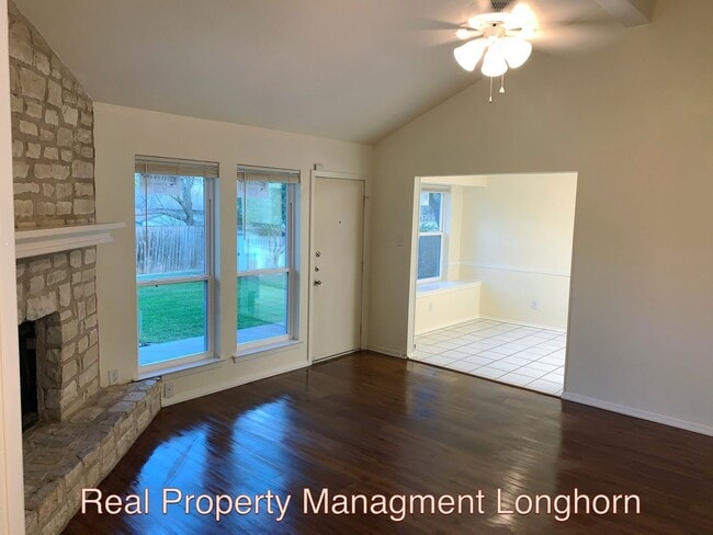Building Photo - Beautifully Renovated 4/2 One story George...