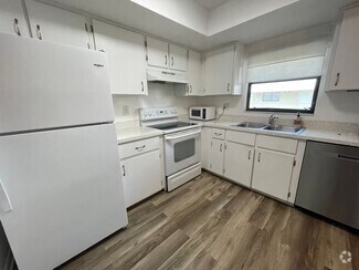 Building Photo - ANNUAL RENTAL - 2 BED / 2 BATH AT PINE HAVEN