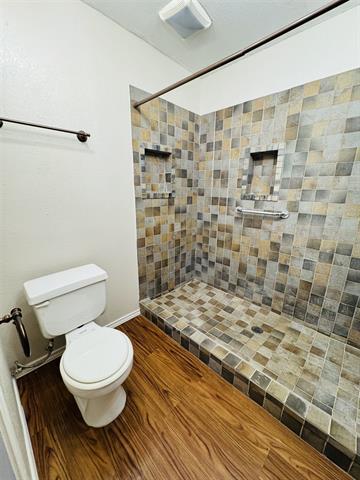 Building Photo - 912 Woodview Dr