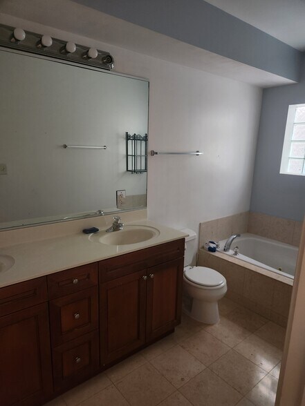 Master Bathroom - 2453 W Harrison St