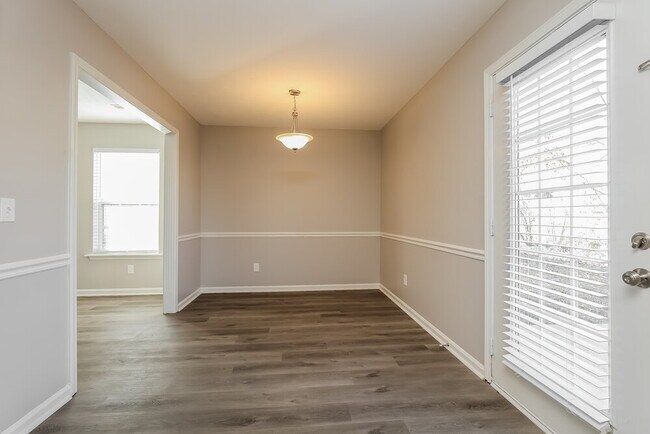 Building Photo - 3033 Ace Wintermeyer Dr