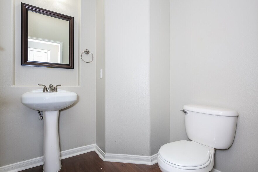 Building Photo - 324 Point Loma Ave