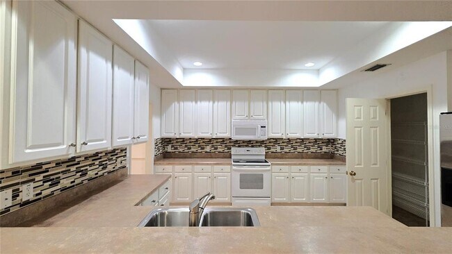 Building Photo - 381 1st Ave SW