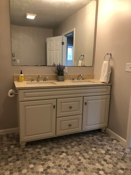 Bathroom view 4 - 1020 Danby Rd