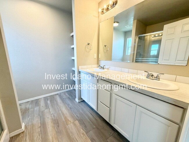 Building Photo - Spacious 4 Bed 2 Bath Home in Kuna