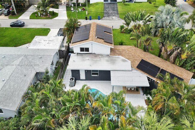 Building Photo - 2700 SW 34th Ave