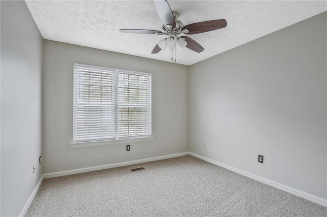 Building Photo - 4910 Lakebrooke Run