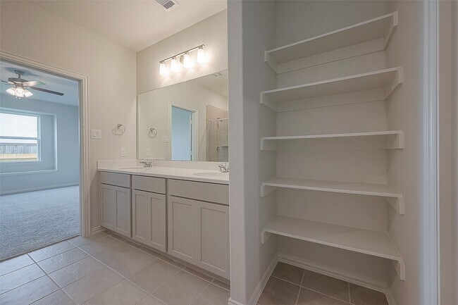 Building Photo - 27966 Western Crk Ct